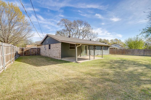 521 Nathan Street, Burleson, TX 76028