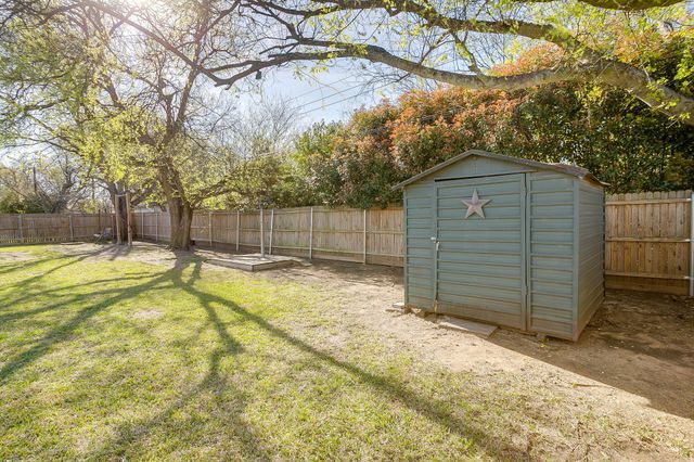 521 Nathan Street, Burleson, TX 76028