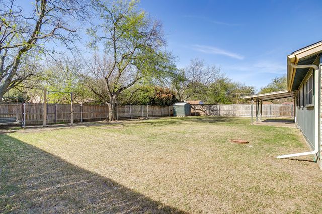 521 Nathan Street, Burleson, TX 76028