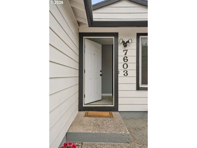 7603 Se FLAVEL St, Portland, OR 97206