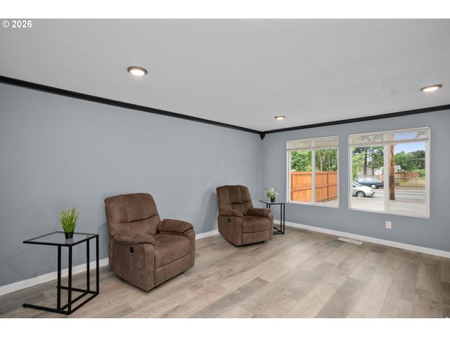 7603 Se FLAVEL St, Portland, OR 97206