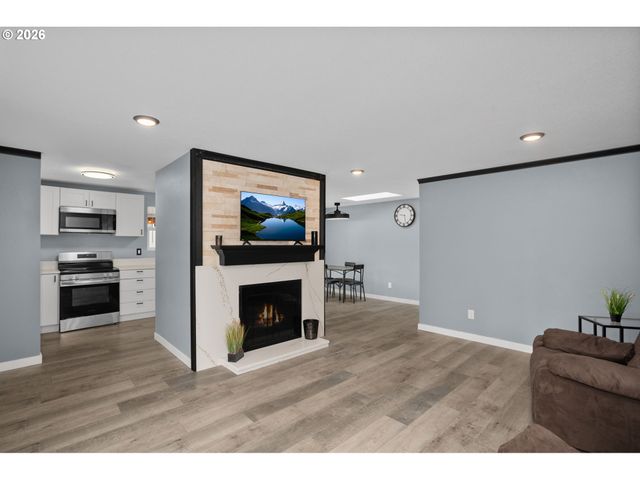 7603 Se FLAVEL St, Portland, OR 97206
