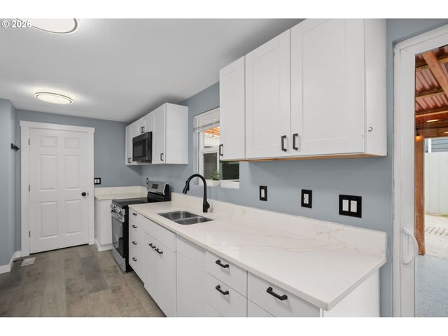 7603 Se FLAVEL St, Portland, OR 97206