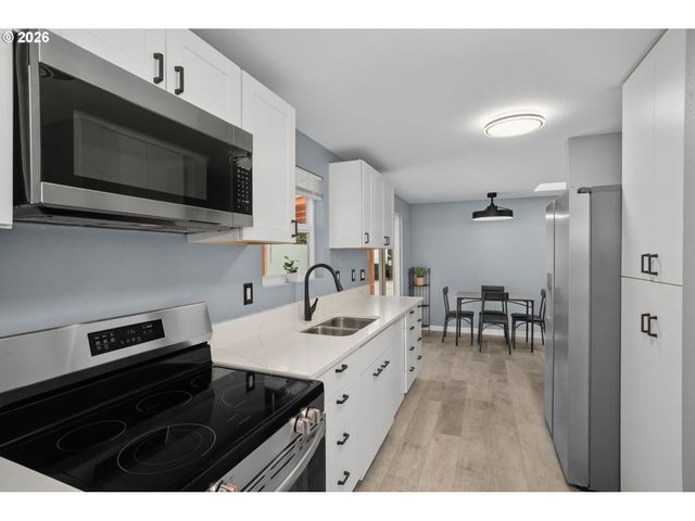 7603 Se FLAVEL St, Portland, OR 97206