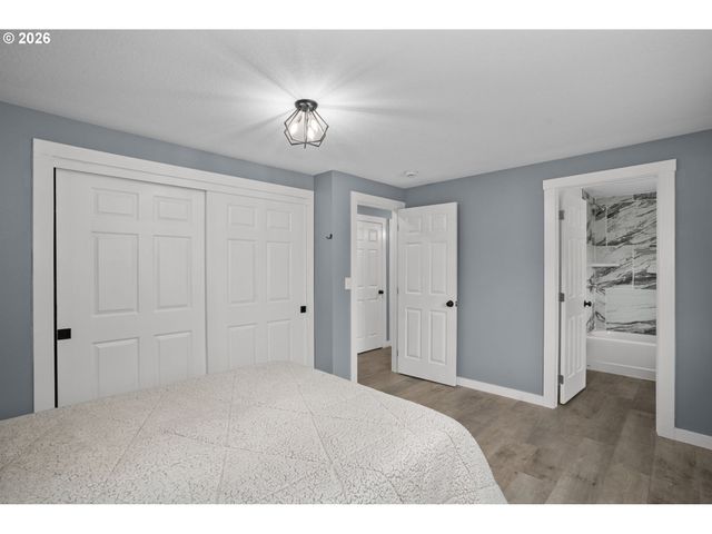 7603 Se FLAVEL St, Portland, OR 97206