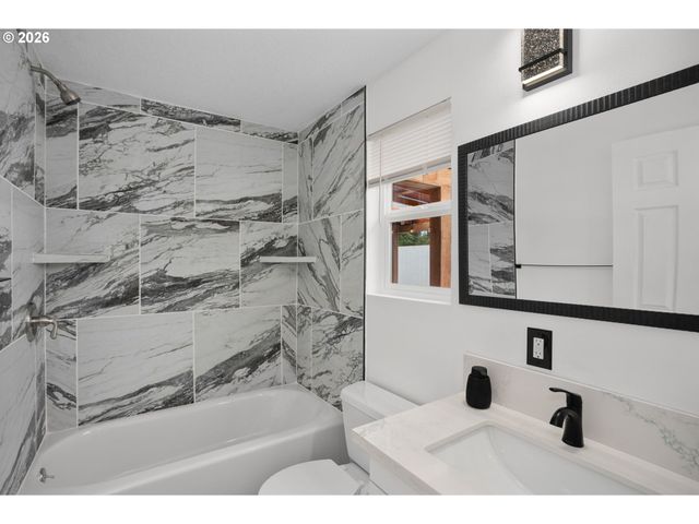 7603 Se FLAVEL St, Portland, OR 97206