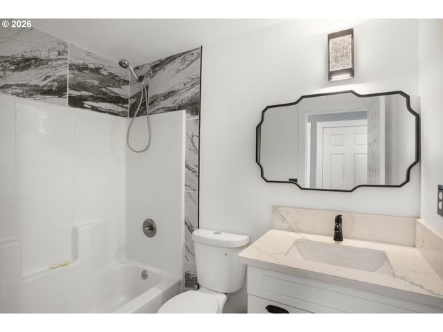 7603 Se FLAVEL St, Portland, OR 97206