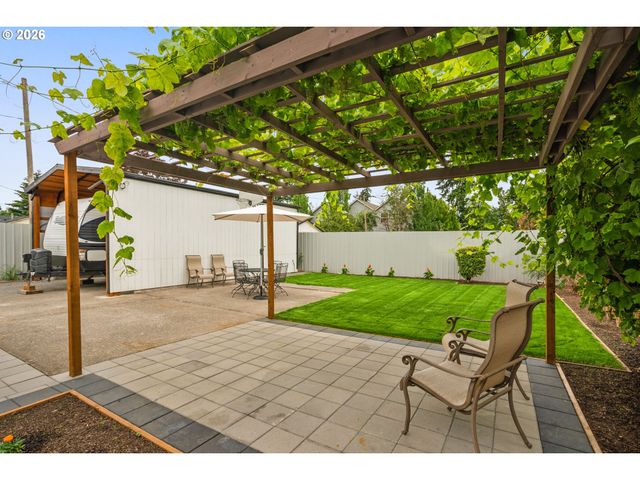 7603 Se FLAVEL St, Portland, OR 97206