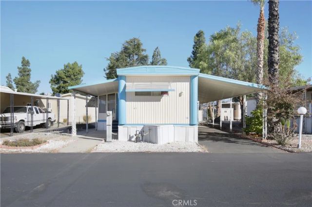 725 W Thornton 41, Hemet, CA 92543