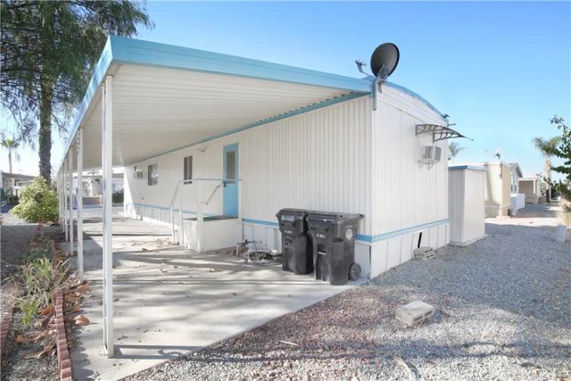725 W Thornton 41, Hemet, CA 92543