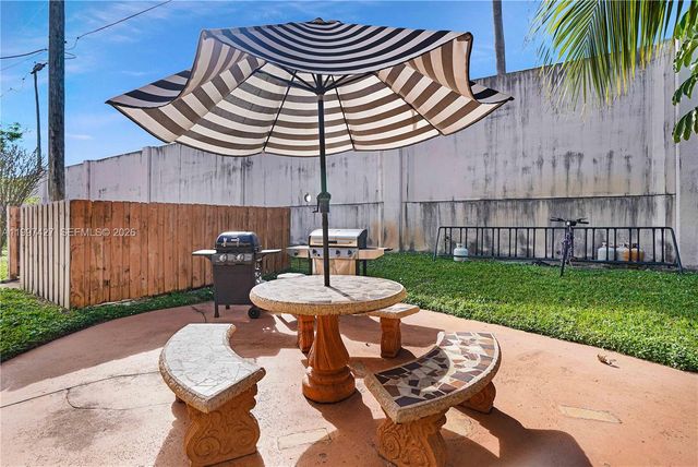 820 SW 11th Ave 5B, Hallandale Beach, FL 33009