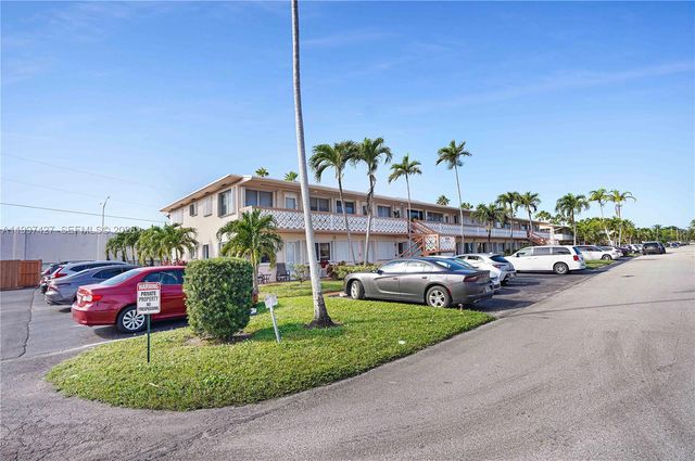 820 SW 11th Ave 5B, Hallandale Beach, FL 33009