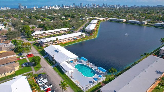 820 SW 11th Ave 5B, Hallandale Beach, FL 33009