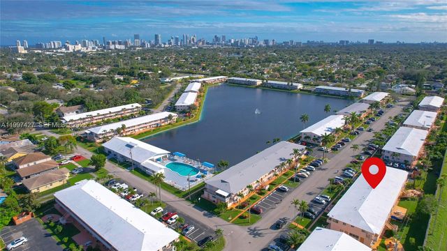 820 SW 11th Ave 5B, Hallandale Beach, FL 33009