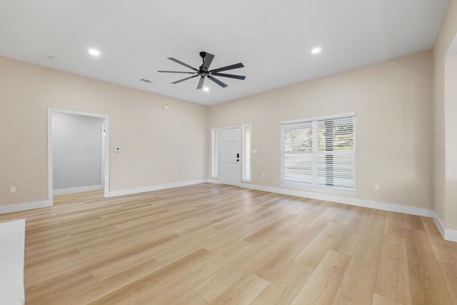 1328 Green Briar Drive, Huntsville, TX 77340