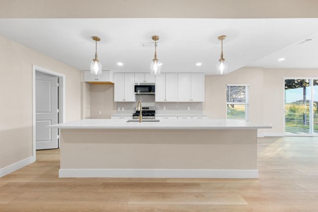 1328 Green Briar Drive, Huntsville, TX 77340