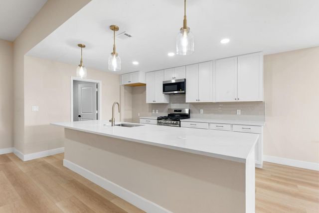 1328 Green Briar Drive, Huntsville, TX 77340