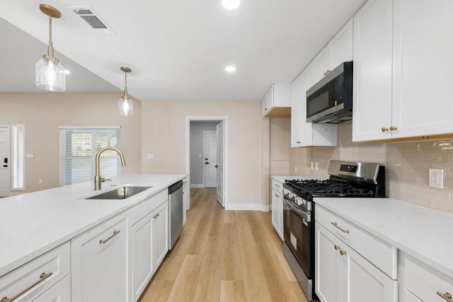 1328 Green Briar Drive, Huntsville, TX 77340