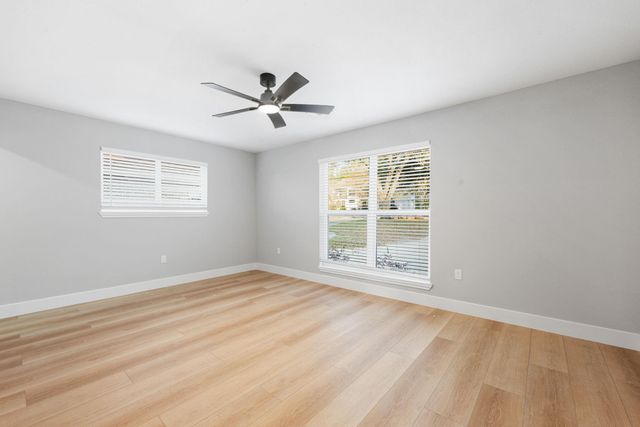 1328 Green Briar Drive, Huntsville, TX 77340