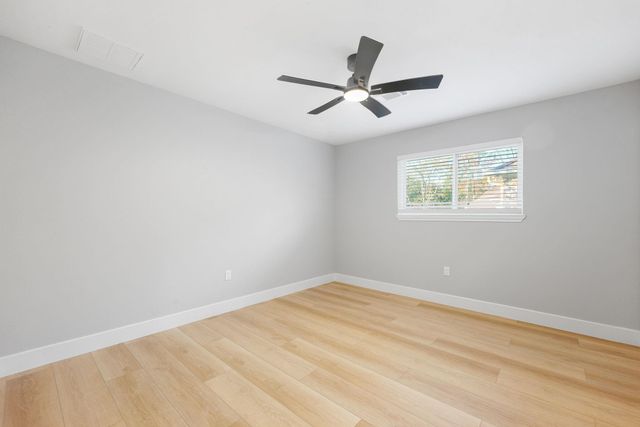 1328 Green Briar Drive, Huntsville, TX 77340