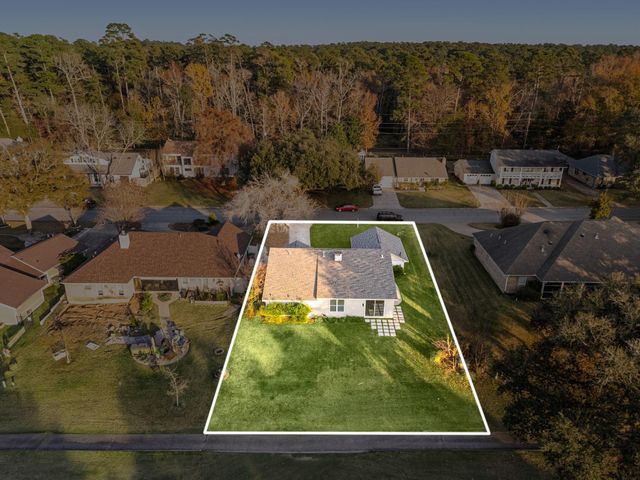 1328 Green Briar Drive, Huntsville, TX 77340