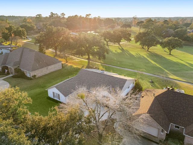 1328 Green Briar Drive, Huntsville, TX 77340