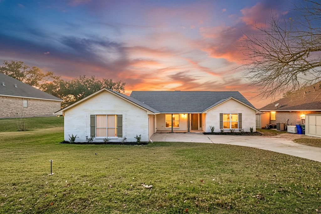 1328 Green Briar Drive, Huntsville, TX 77340