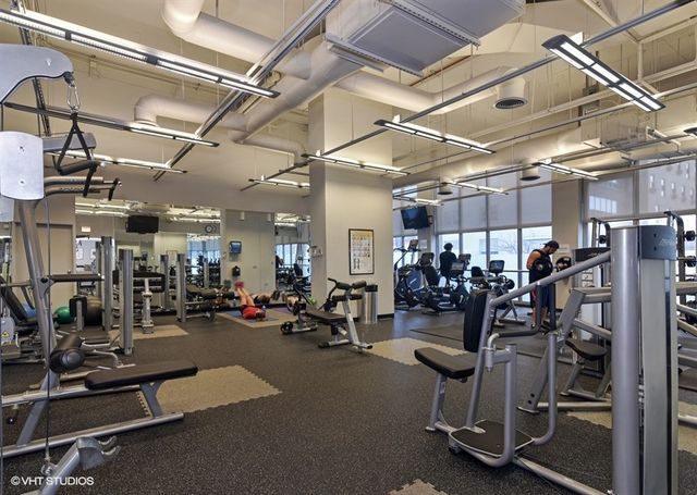 655 W Irving Park Road 4202, Chicago, IL 60613