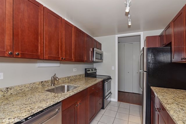 655 W Irving Park Road 4202, Chicago, IL 60613