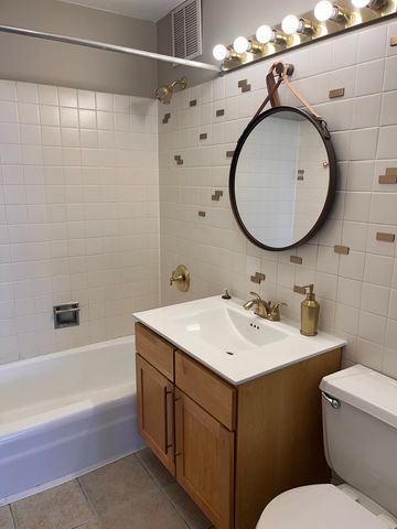 655 W Irving Park Road 4202, Chicago, IL 60613