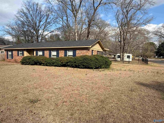 1508 Summerlane SE, Decatur, AL 35601