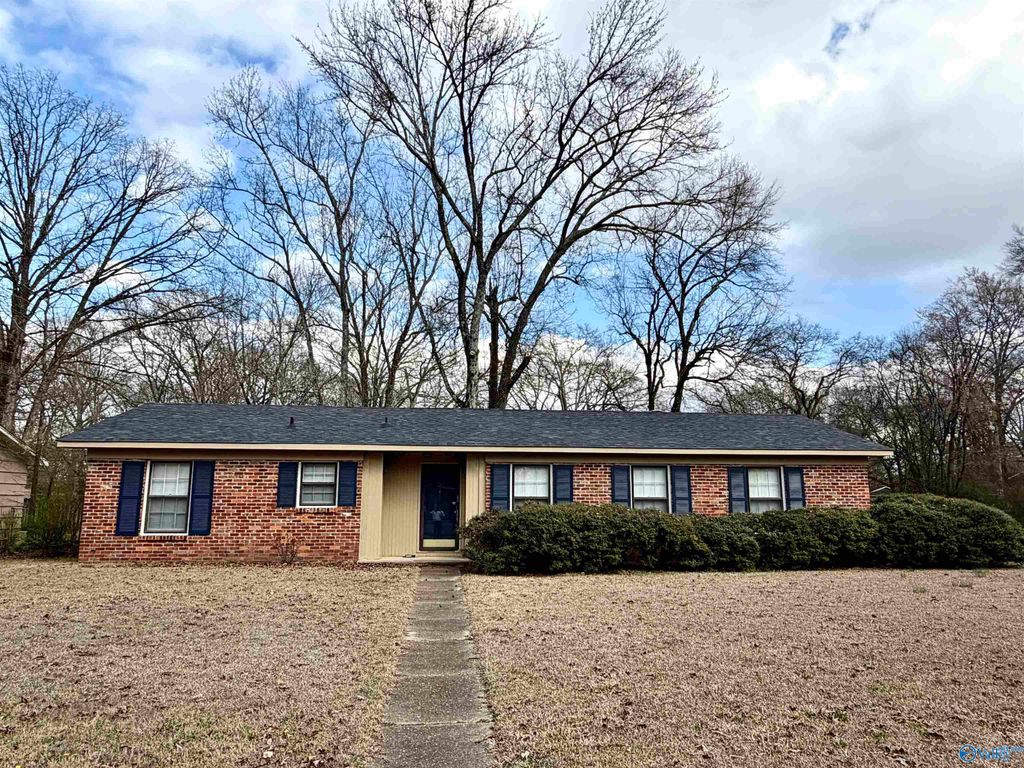 1508 Summerlane SE, Decatur, AL 35601