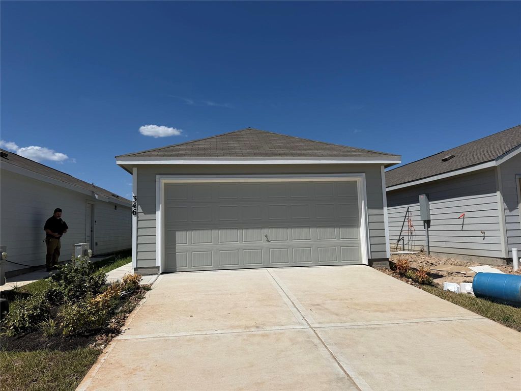 346 Lucia, Cleveland, TX 77327