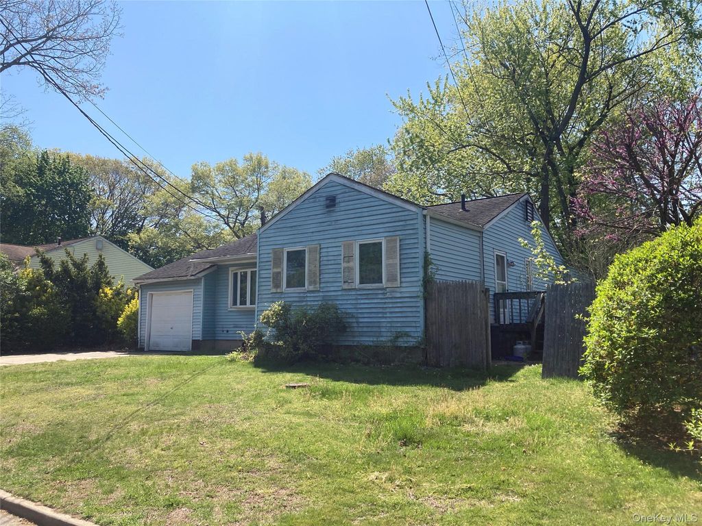6 Wicks Road, East Northport, NY 11731