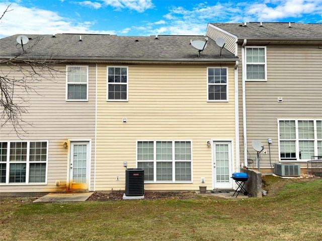 5195 Lincoln Drive, Fairburn, GA 30213