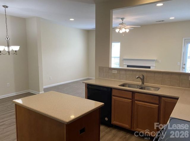 10020 Kings Parade Boulevard, Charlotte, NC 28273