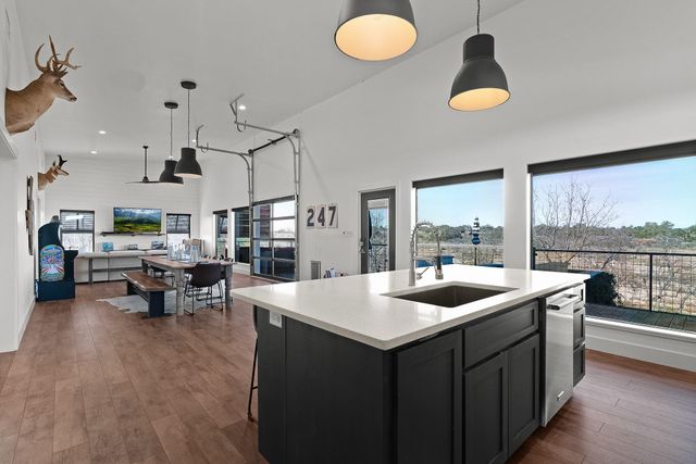 247 Diamond Cross DR, Llano, TX 78643