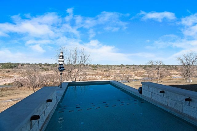 247 Diamond Cross DR, Llano, TX 78643