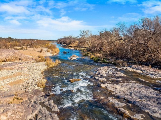 247 Diamond Cross DR, Llano, TX 78643