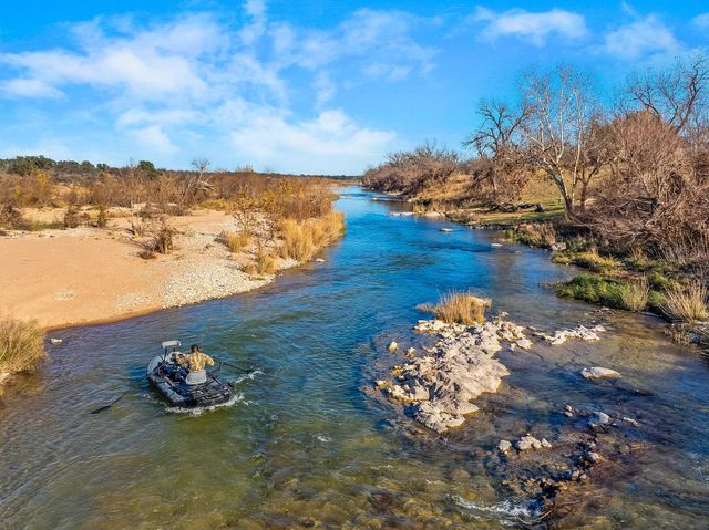 247 Diamond Cross DR, Llano, TX 78643