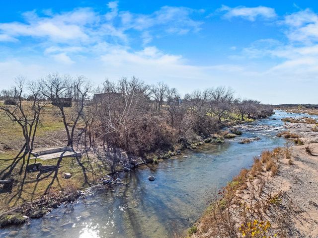 247 Diamond Cross DR, Llano, TX 78643