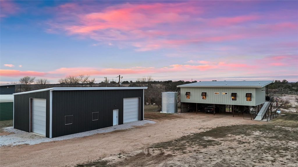 247 Diamond Cross DR, Llano, TX 78643