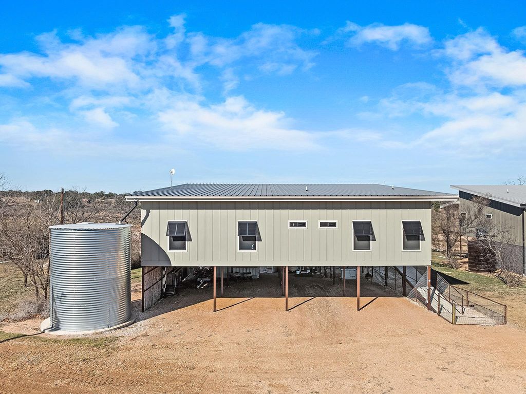 247 Diamond Cross DR, Llano, TX 78643