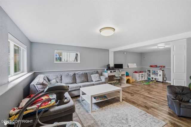 6945 S Hallie Drive, Wasilla, AK 99623
