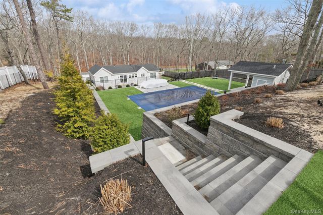 6 W Landing Road, Hampton Bays, NY 11946