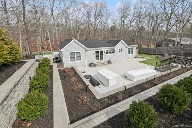6 W Landing Road, Hampton Bays, NY 11946
