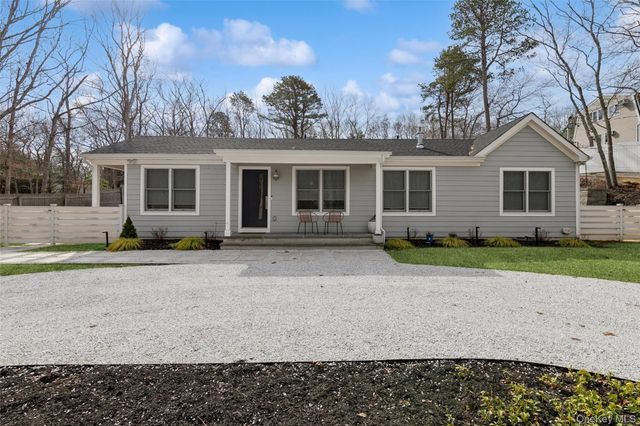 6 W Landing Road, Hampton Bays, NY 11946