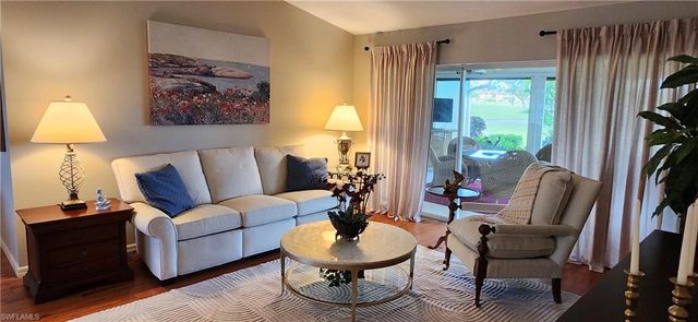 1417 Foxfire LN, Naples, FL 34104