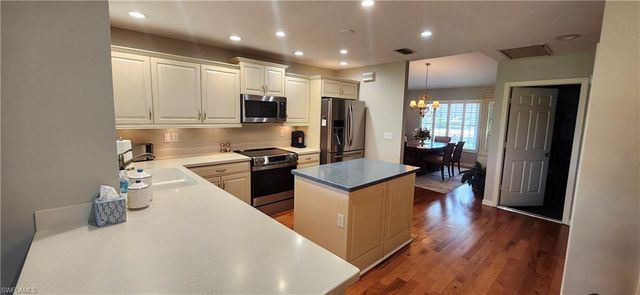 1417 Foxfire LN, Naples, FL 34104