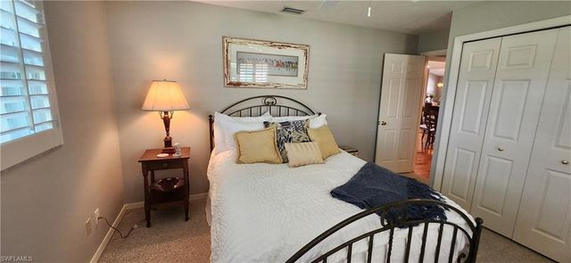 1417 Foxfire LN, Naples, FL 34104